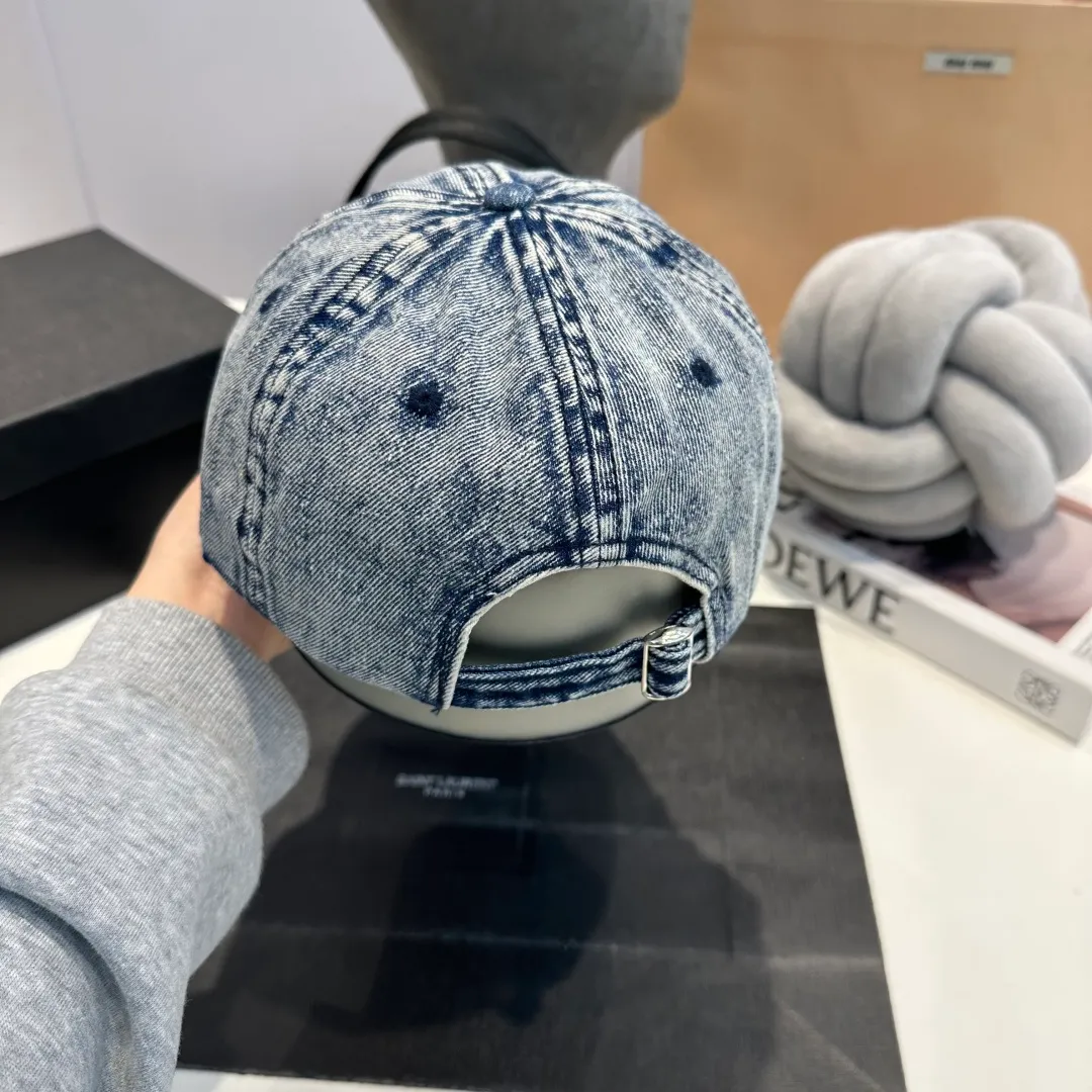 P60 BALENCIAGA 🆕Spring style new personalized baseball cap, high quality and excellent breathability, suitable for all seasons, high-value fashion item! Same style for men and women