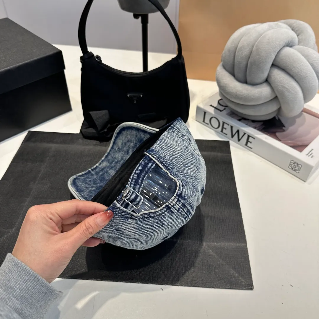 P60 BALENCIAGA 🆕Spring style new personalized baseball cap, high quality and excellent breathability, suitable for all seasons, high-value fashion item! Same style for men and women