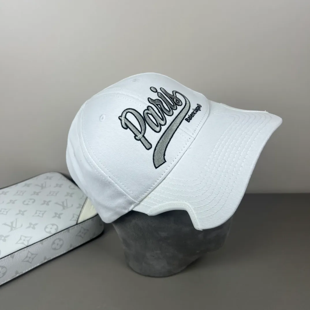 60💰BALENCIAGA Balenciaga’s new logo baseball cap, cool colors, different styles for men and women, the first batch will be shipped first! A must-buy for Paris fans!