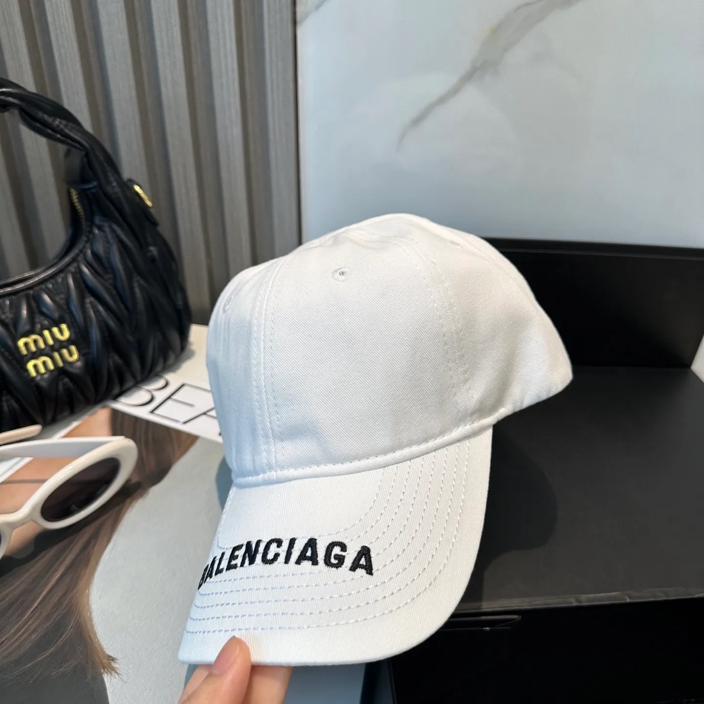 P56 Balencia*a Balenciaga's new baseball cap, ready for delivery in seconds 🧢Simple, fashionable, super invincible and beautiful hat! Couple style! The advantages of the original product compared to other hats,