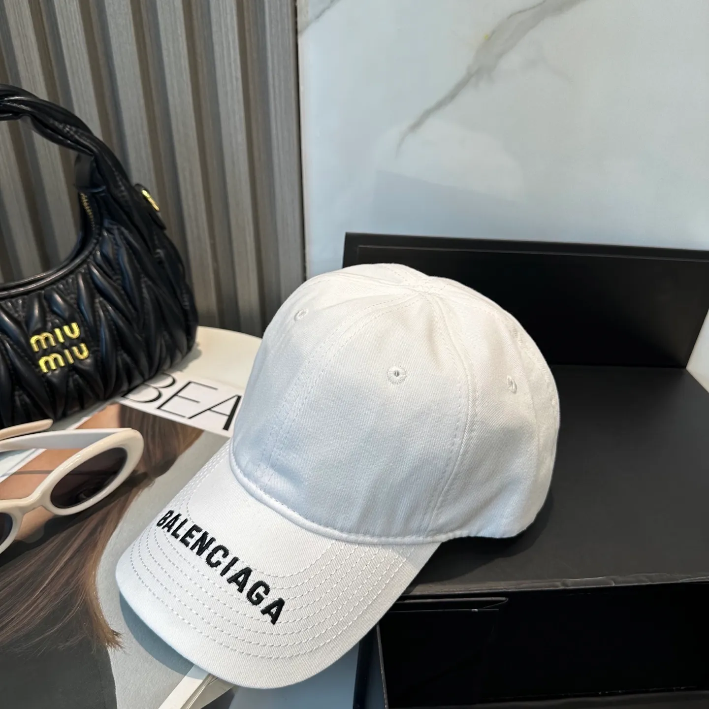 P56 Balencia*a Balenciaga's new baseball cap, ready for delivery in seconds 🧢Simple, fashionable, super invincible and beautiful hat! Couple style! The advantages of the original product compared to other hats,