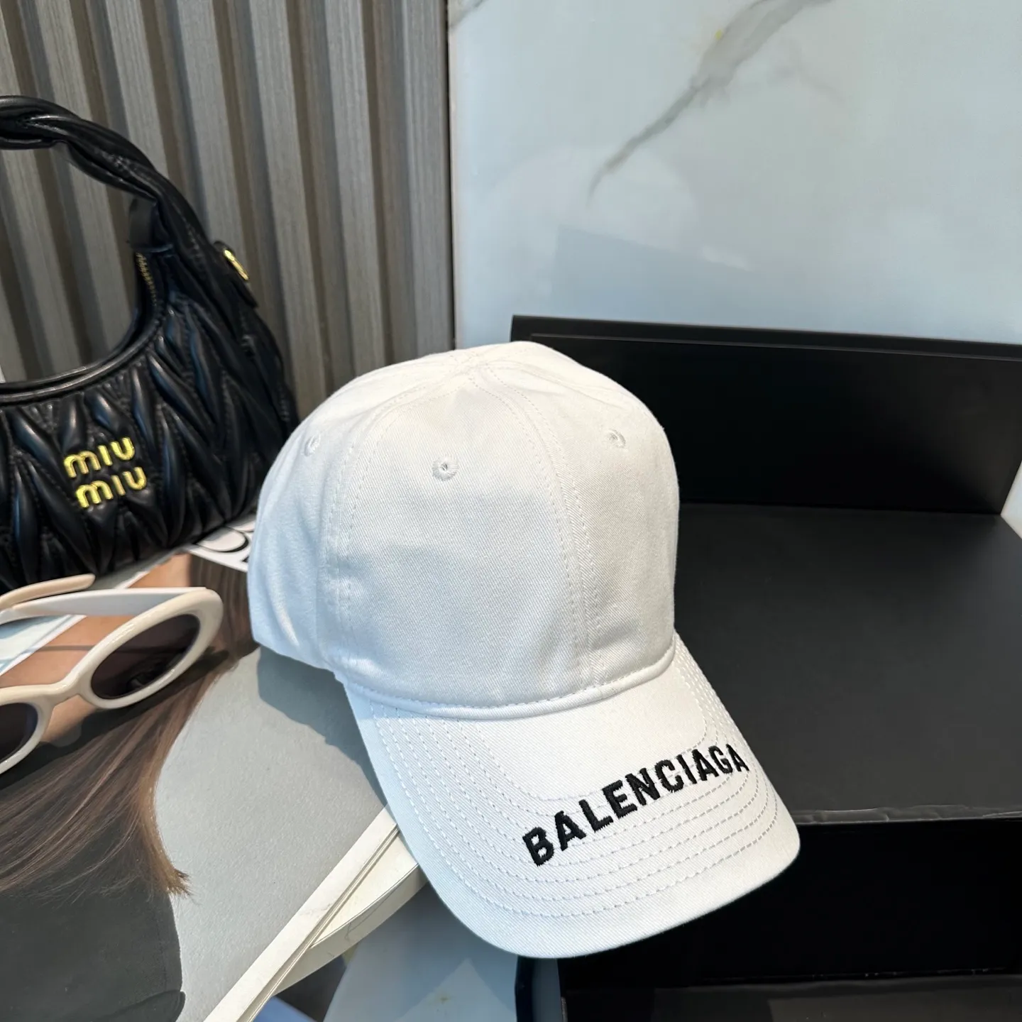 P56 Balencia*a Balenciaga's new baseball cap, ready for delivery in seconds 🧢Simple, fashionable, super invincible and beautiful hat! Couple style! The advantages of the original product compared to other hats,