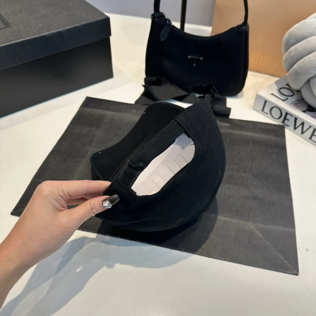 P70 Balenclaga new baseball cap, ready for delivery in seconds🧢Simple, fashionable, super invincible and beautiful hat! Couple style! Advantages of original items compared to other hats