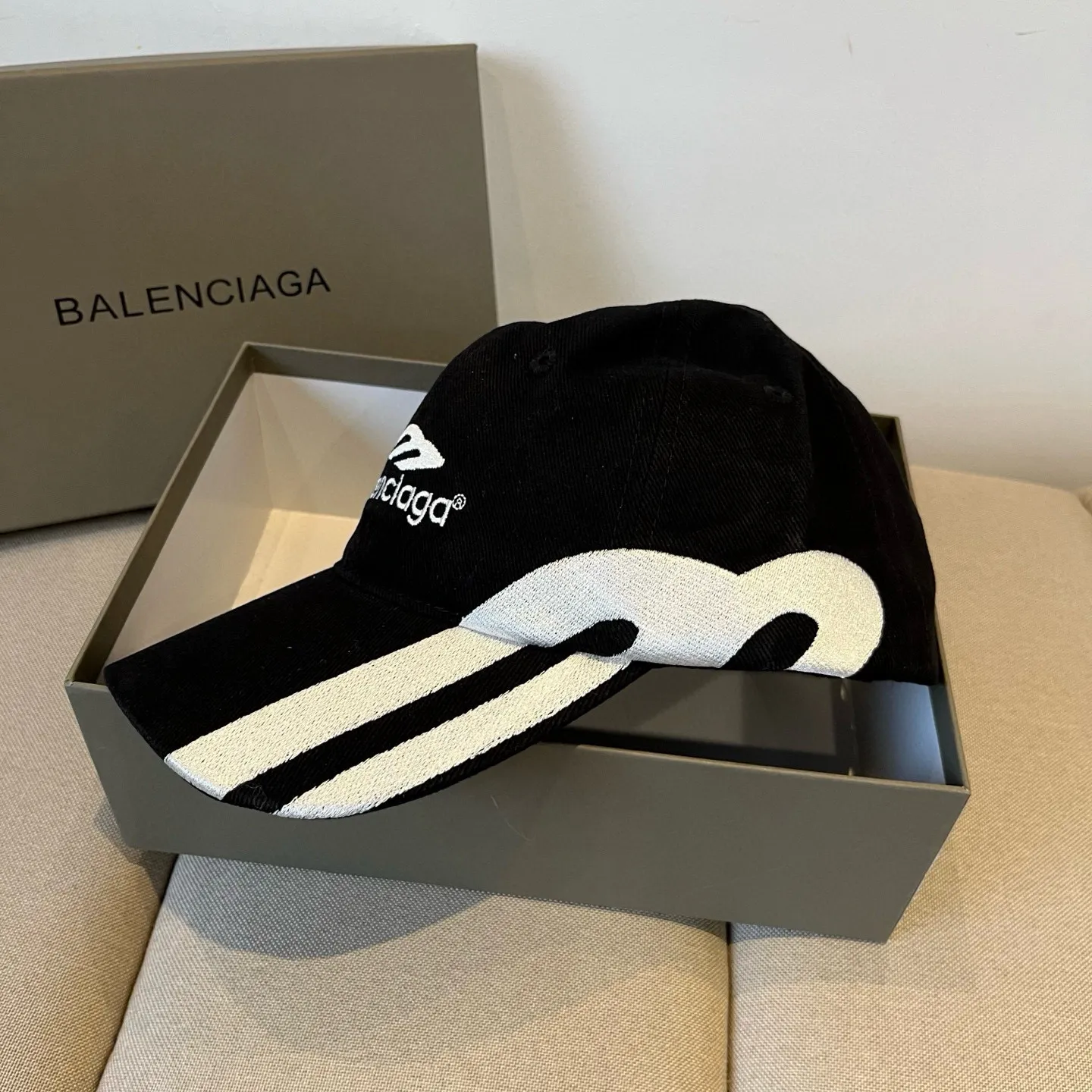 P60 BALENCIAGA new logo baseball cap, cool colors, different styles for men and women, the first batch will be shipped first! A must-buy for Paris fans!