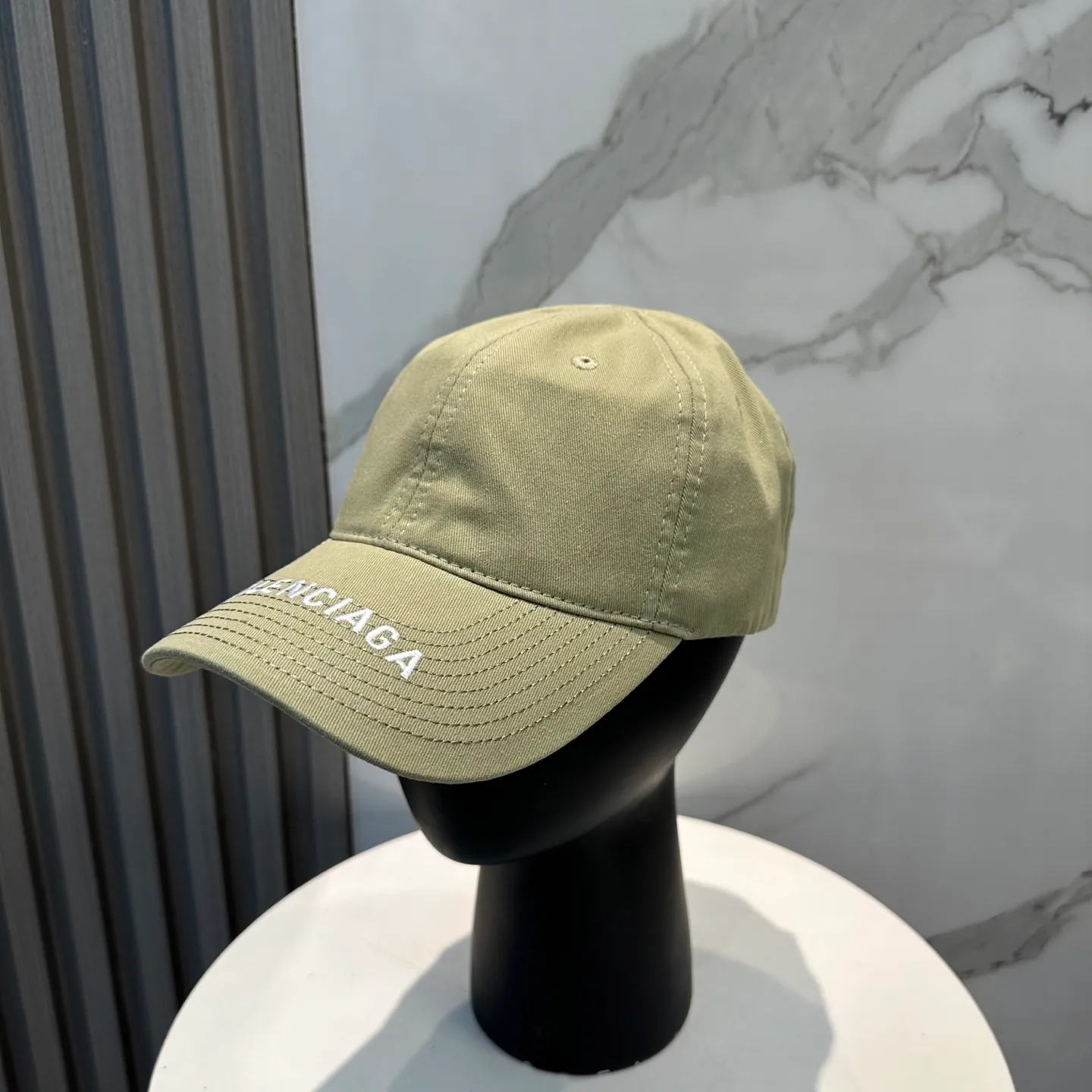P66 Balencia*a Balenciaga's new baseball cap, ready for delivery in seconds 🧢Simple, fashionable, super invincible and beautiful hat! Couple style! The advantages of the original product compared to other hats,