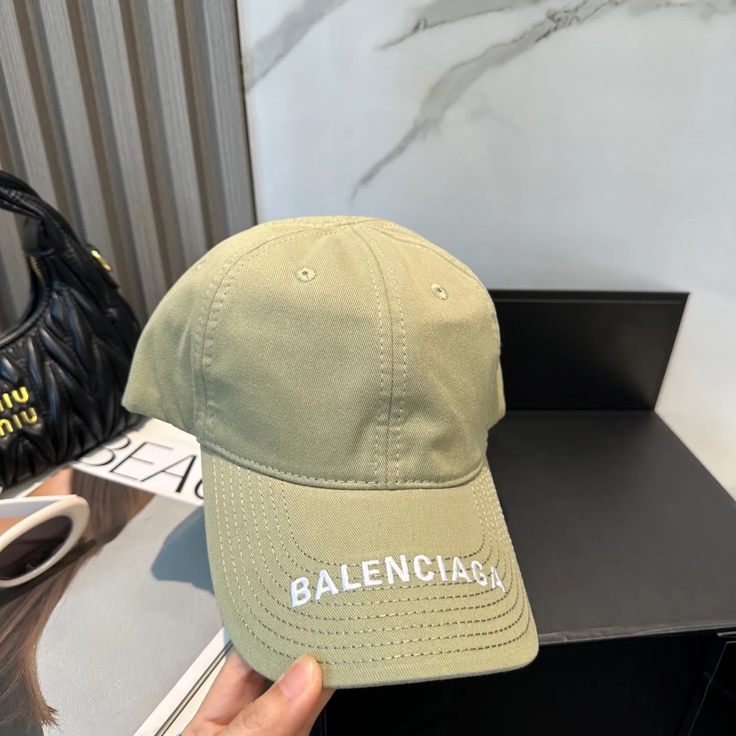 P66 Balencia*a Balenciaga's new baseball cap, ready for delivery in seconds 🧢Simple, fashionable, super invincible and beautiful hat! Couple style! The advantages of the original product compared to other hats,