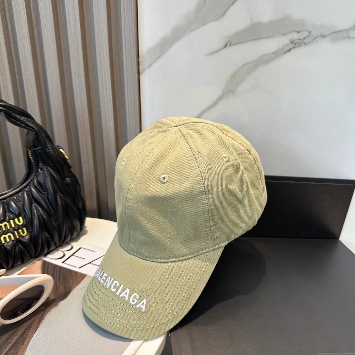 P66 Balencia*a Balenciaga's new baseball cap, ready for delivery in seconds 🧢Simple, fashionable, super invincible and beautiful hat! Couple style! The advantages of the original product compared to other hats,