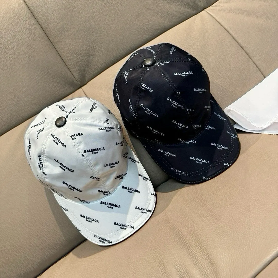 Batch 90, Balenciaga's classic original baseball cap, 1:1 mold opening and customization at the counter, original silk screen satin fabric + first layer of cowhide, pure cotton lining, light and breathable, simple and elegant! Basic head circumference is 56cm, the patch is adjustable, suitable for both men and women, a must-have for all seasons!