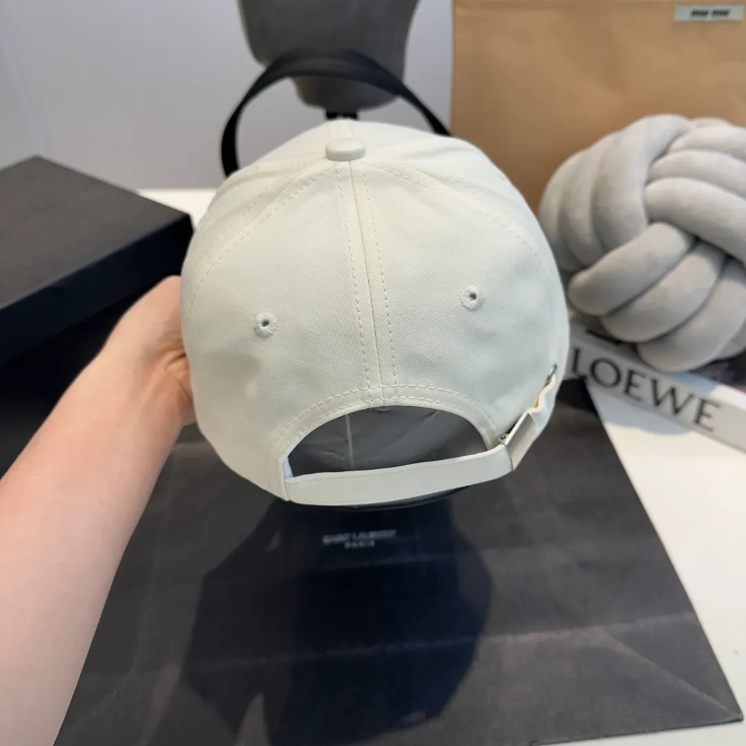 P56 BALENCIAGA Balenciaga's new embroidered logo baseball cap, cool colors, different styles for men and women, the first batch will be shipped first! A must-buy for Paris fans!