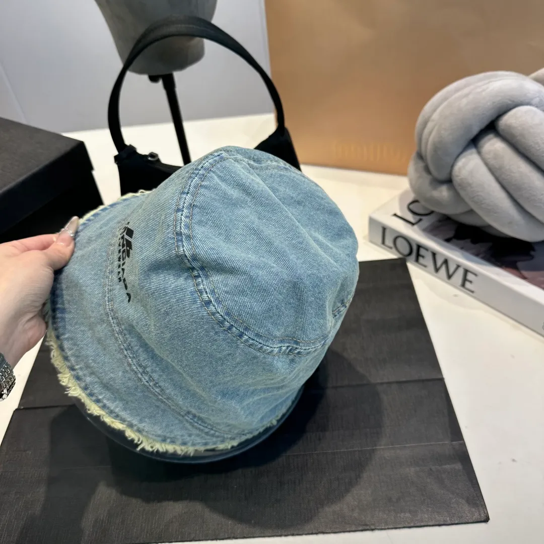 P70 Balenciaga denim bucket hat, head circumference 57cm