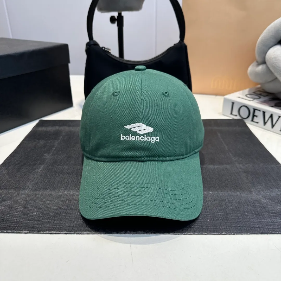 P60 Balenciaga Balenciaga's new baseball cap, personalized and old yuppie style, has a strong sense of design and is a must-have for fashionistas