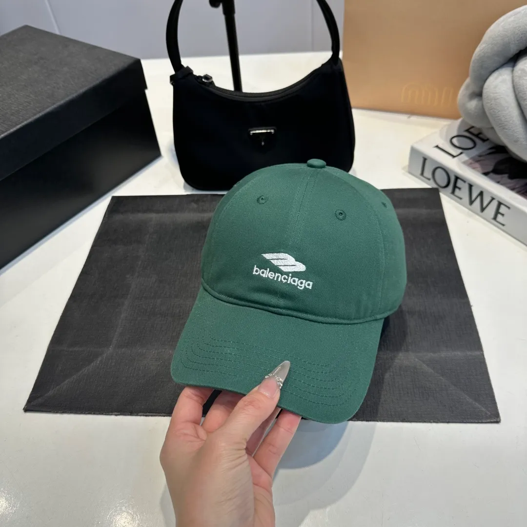 P60 Balenciaga Balenciaga's new baseball cap, personalized and old yuppie style, has a strong sense of design and is a must-have for fashionistas