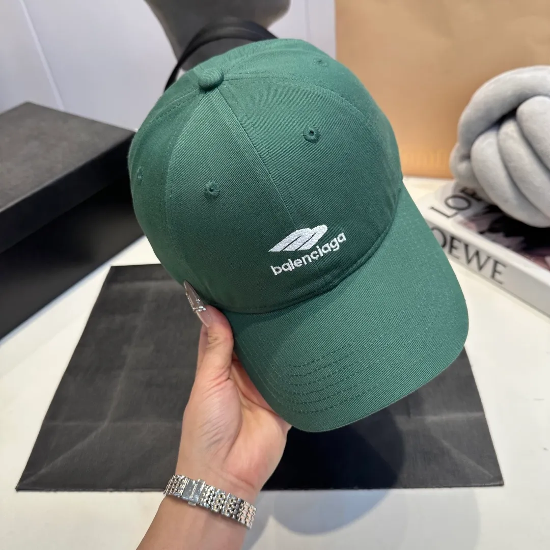 P60 Balenciaga Balenciaga's new baseball cap, personalized and old yuppie style, has a strong sense of design and is a must-have for fashionistas