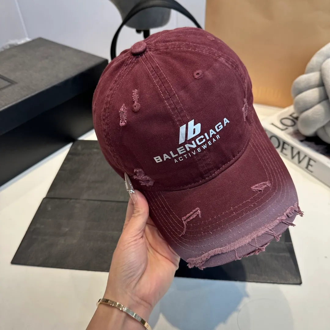 P60 new product Balencia*a Balenciaga new baseball cap ready for delivery in seconds🧢Simple, fashionable, super invincible and beautiful hat! Couple style!