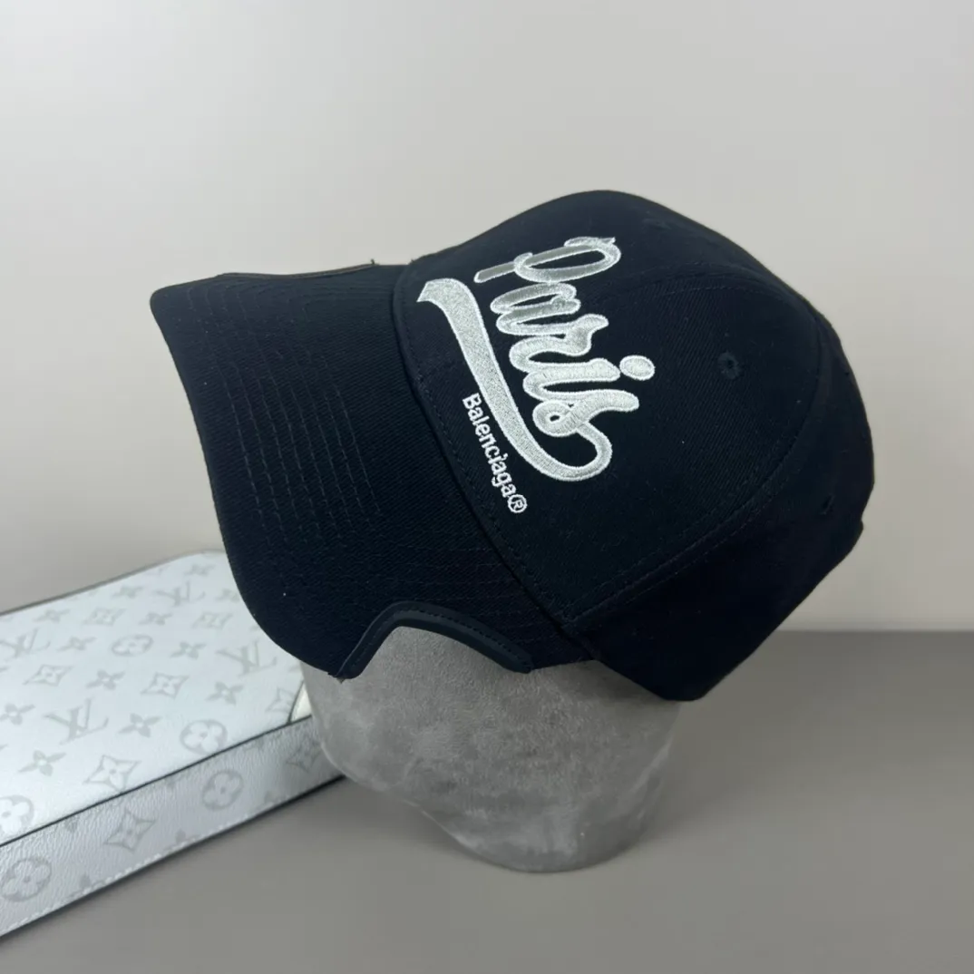 60💰BALENCIAGA Balenciaga’s new logo baseball cap, cool colors, different styles for men and women, the first batch will be shipped first! A must-buy for Paris fans!
