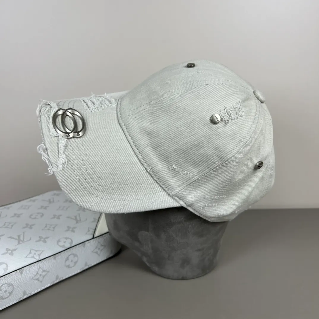 P70 BALENCIAGA new embroidered logo baseball cap, cool colors, different styles for men and women, the first batch will be shipped first! A must-buy for Paris fans!