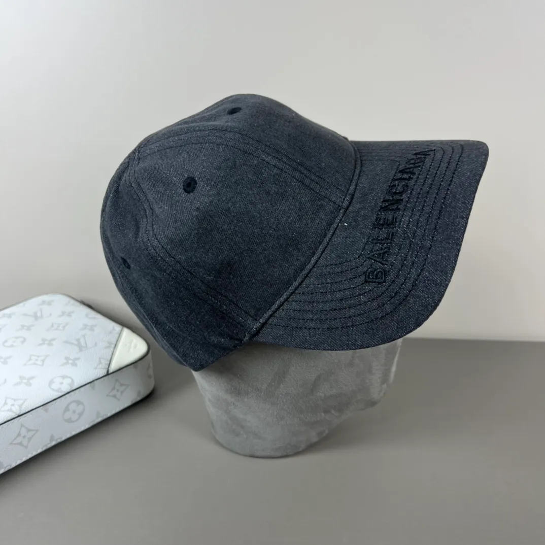 P56 Balenclaga official website new product Balenciaga new baseball cap ready for delivery in seconds🧢Simple, fashionable, super invincible and beautiful hat! Couple style! The advantages of the original product compared to other hats,