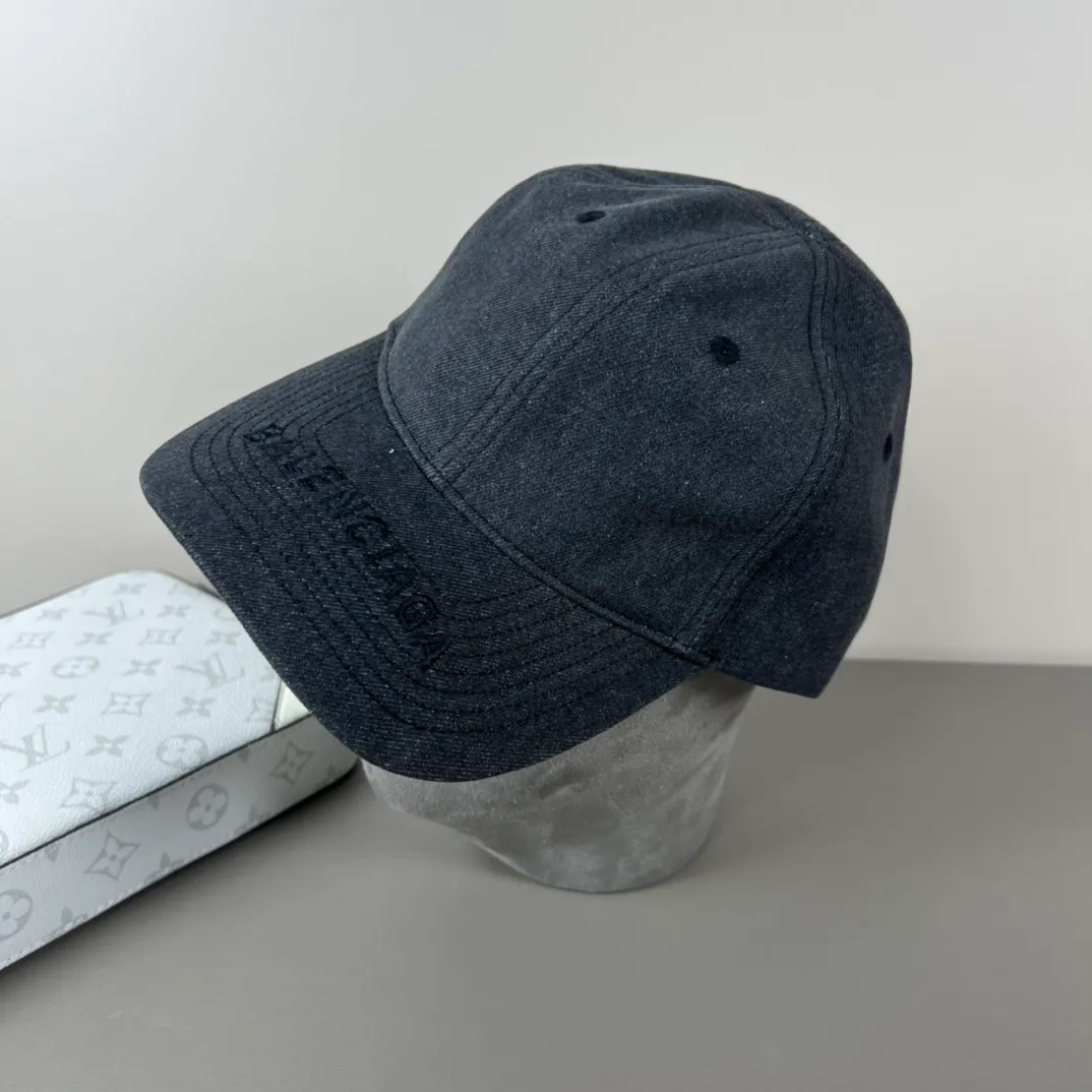 P56 Balenclaga official website new product Balenciaga new baseball cap ready for delivery in seconds🧢Simple, fashionable, super invincible and beautiful hat! Couple style! The advantages of the original product compared to other hats,