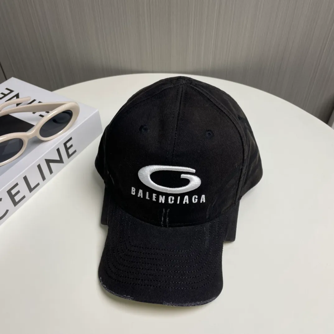 P60 new product Balencia*a Balenciaga high version painted embroidered letters new baseball cap, ready for delivery in seconds🧢Simple, fashionable, super invincible and beautiful hat! Couple style!
