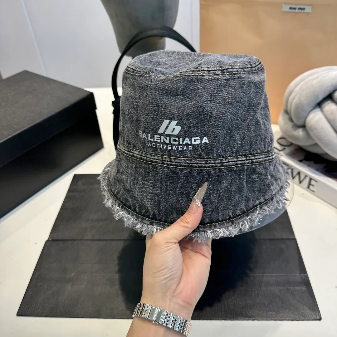 P80 Balenciaga denim bucket hat, head circumference 57cm