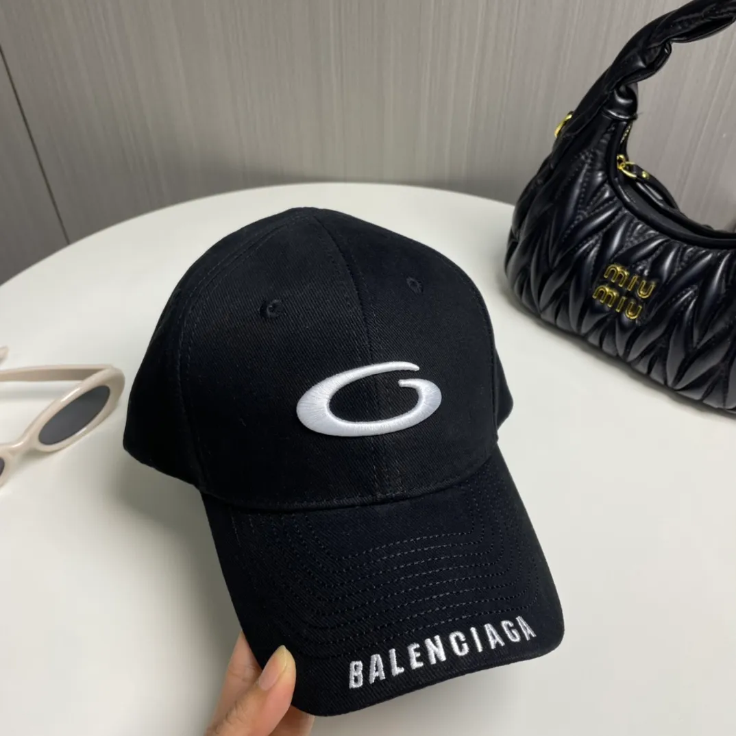 P60 new product Balencia*a new baseball cap with embroidered letters from Balenciaga, ready for delivery in seconds🧢Simple, fashionable, super invincible and beautiful hat! Couple style!