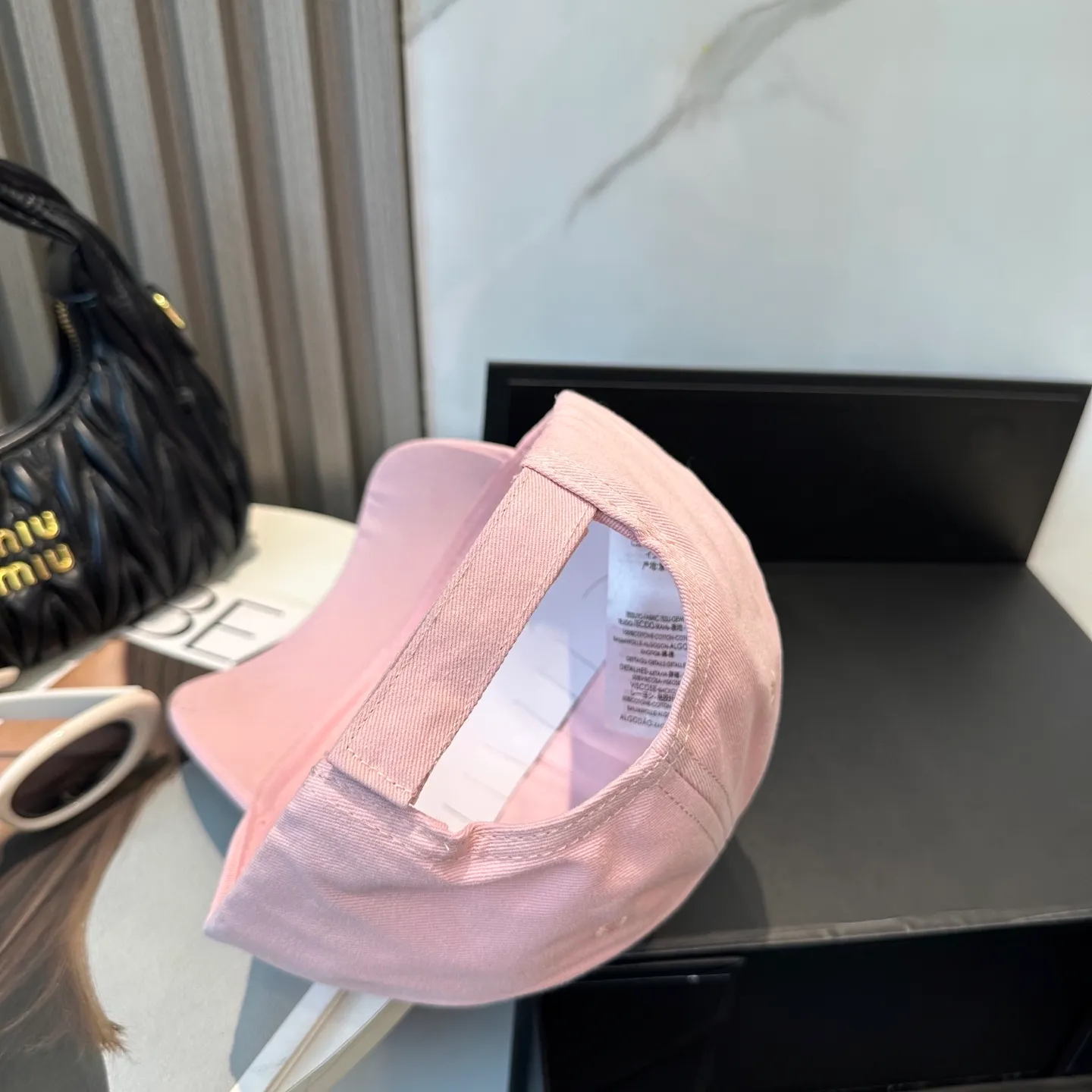 P66 Balencia*a Balenciaga's new baseball cap, ready for delivery in seconds 🧢Simple, fashionable, super invincible and beautiful hat! Couple style! The advantages of the original product compared to other hats,