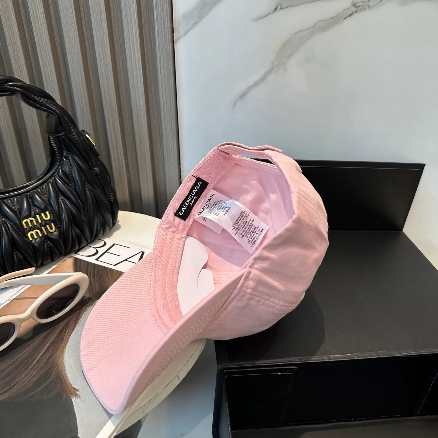 P66 Balencia*a Balenciaga's new baseball cap, ready for delivery in seconds 🧢Simple, fashionable, super invincible and beautiful hat! Couple style! The advantages of the original product compared to other hats,