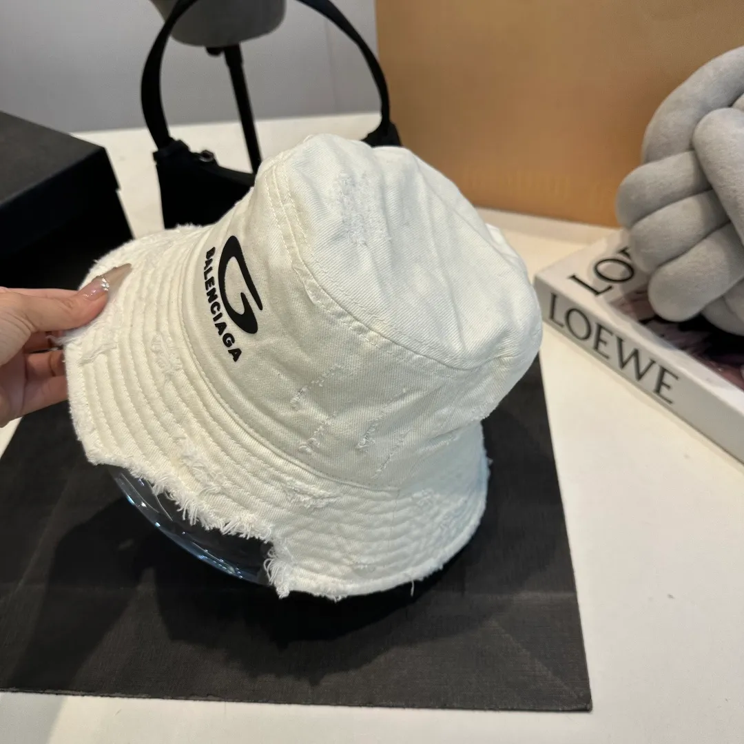 P60 new product Balencia*a Balenciaga's new fisherman hat, ready for delivery in seconds🧢Simple, fashionable, super invincible and beautiful hat! Couple style!