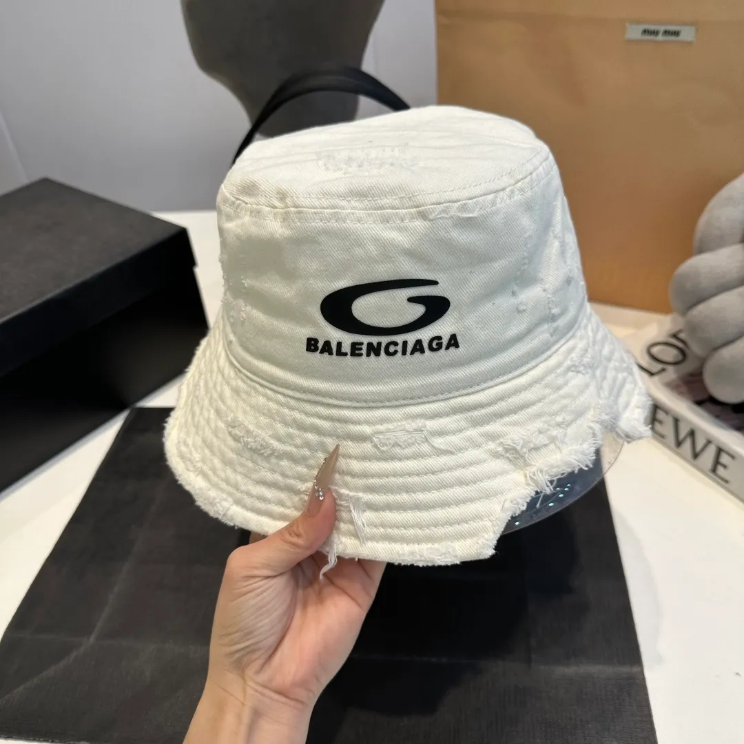 P60 new product Balencia*a Balenciaga's new fisherman hat, ready for delivery in seconds🧢Simple, fashionable, super invincible and beautiful hat! Couple style!