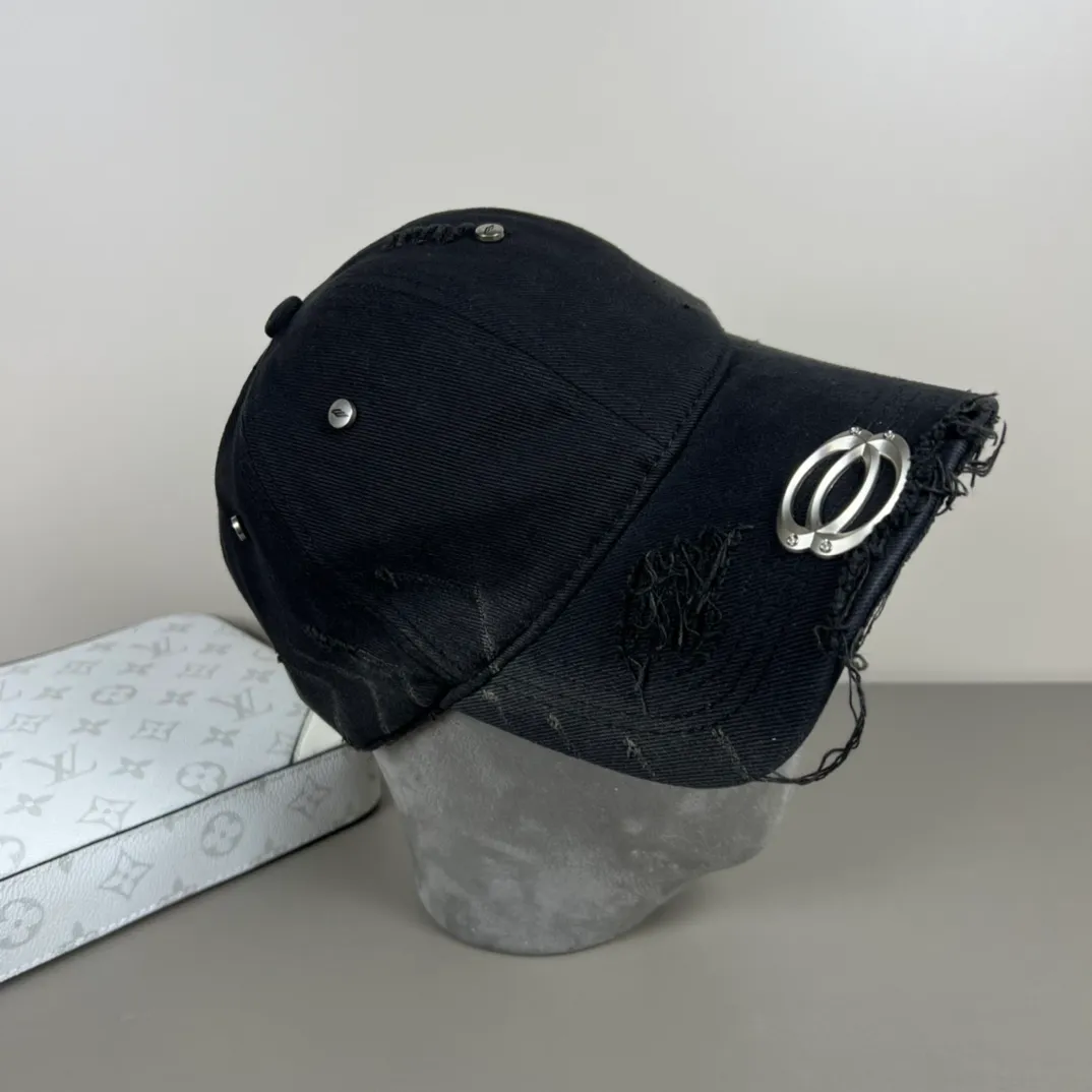 P70 BALENCIAGA new embroidered logo baseball cap, cool colors, different styles for men and women, the first batch will be shipped first! A must-buy for Paris fans!