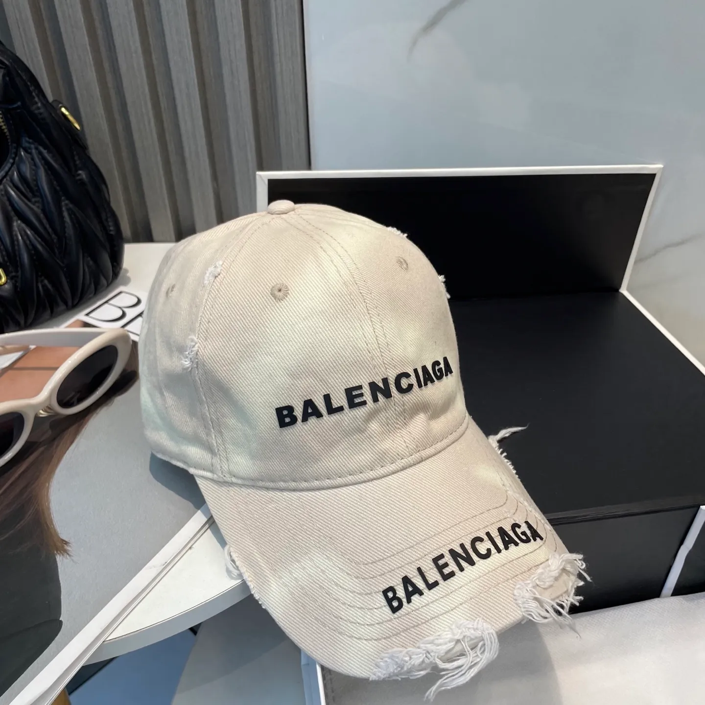 P60 BALENCIAGA Balenciaga's new washed baseball cap, cool colors, different styles for men and women, the first batch will be shipped first! A must-buy for Paris fans!