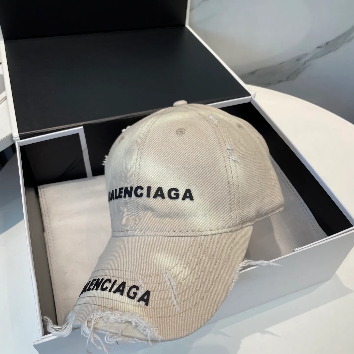 P60 BALENCIAGA Balenciaga's new washed baseball cap, cool colors, different styles for men and women, the first batch will be shipped first! A must-buy for Paris fans!