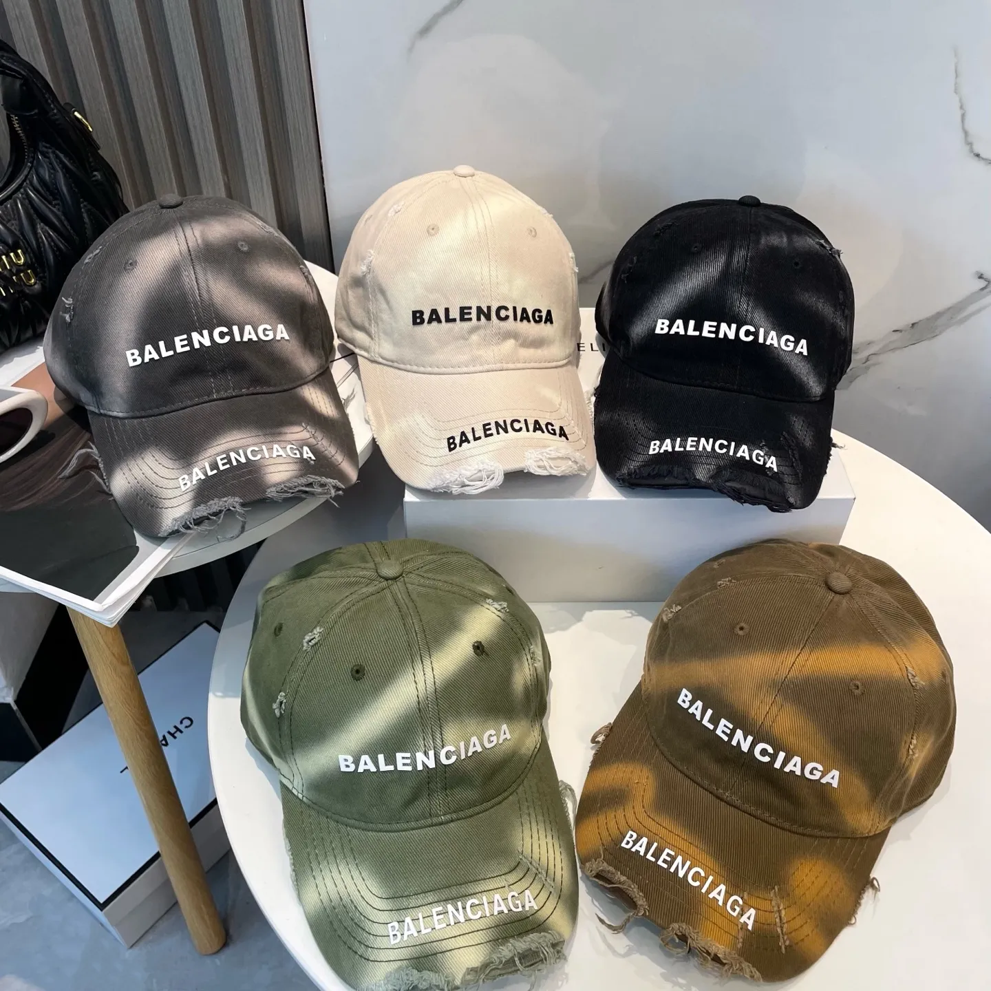P60 BALENCIAGA Balenciaga's new washed baseball cap, cool colors, different styles for men and women, the first batch will be shipped first! A must-buy for Paris fans!