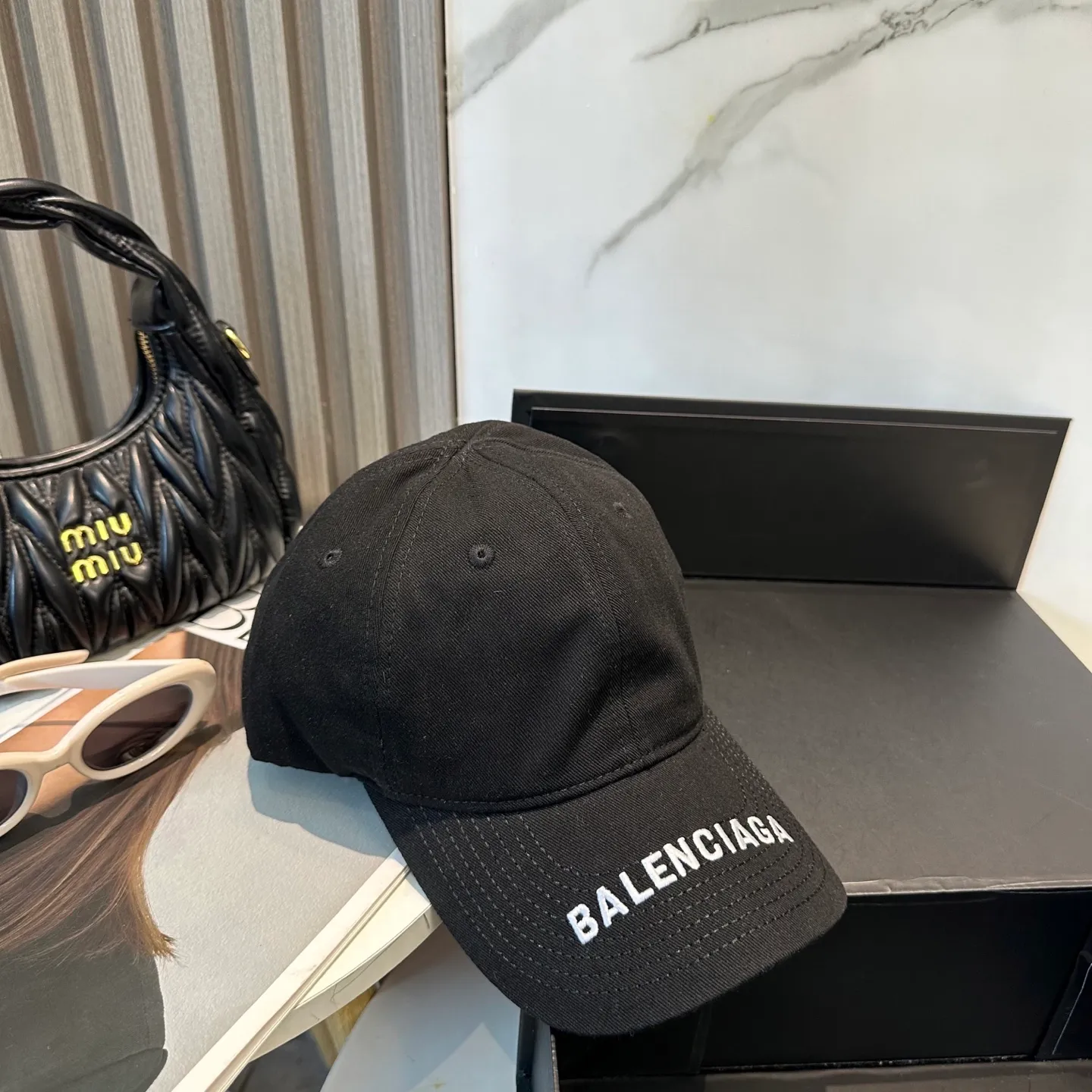 P66 Balencia*a Balenciaga's new baseball cap, ready for delivery in seconds 🧢Simple, fashionable, super invincible and beautiful hat! Couple style! The advantages of the original product compared to other hats,