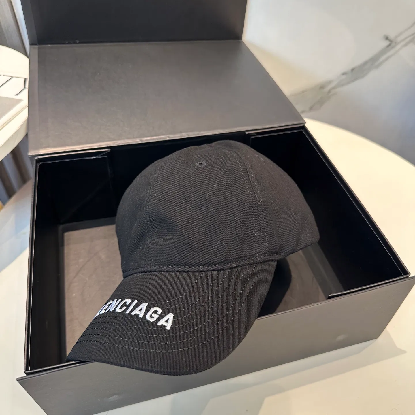 P66 Balencia*a Balenciaga's new baseball cap, ready for delivery in seconds 🧢Simple, fashionable, super invincible and beautiful hat! Couple style! The advantages of the original product compared to other hats,
