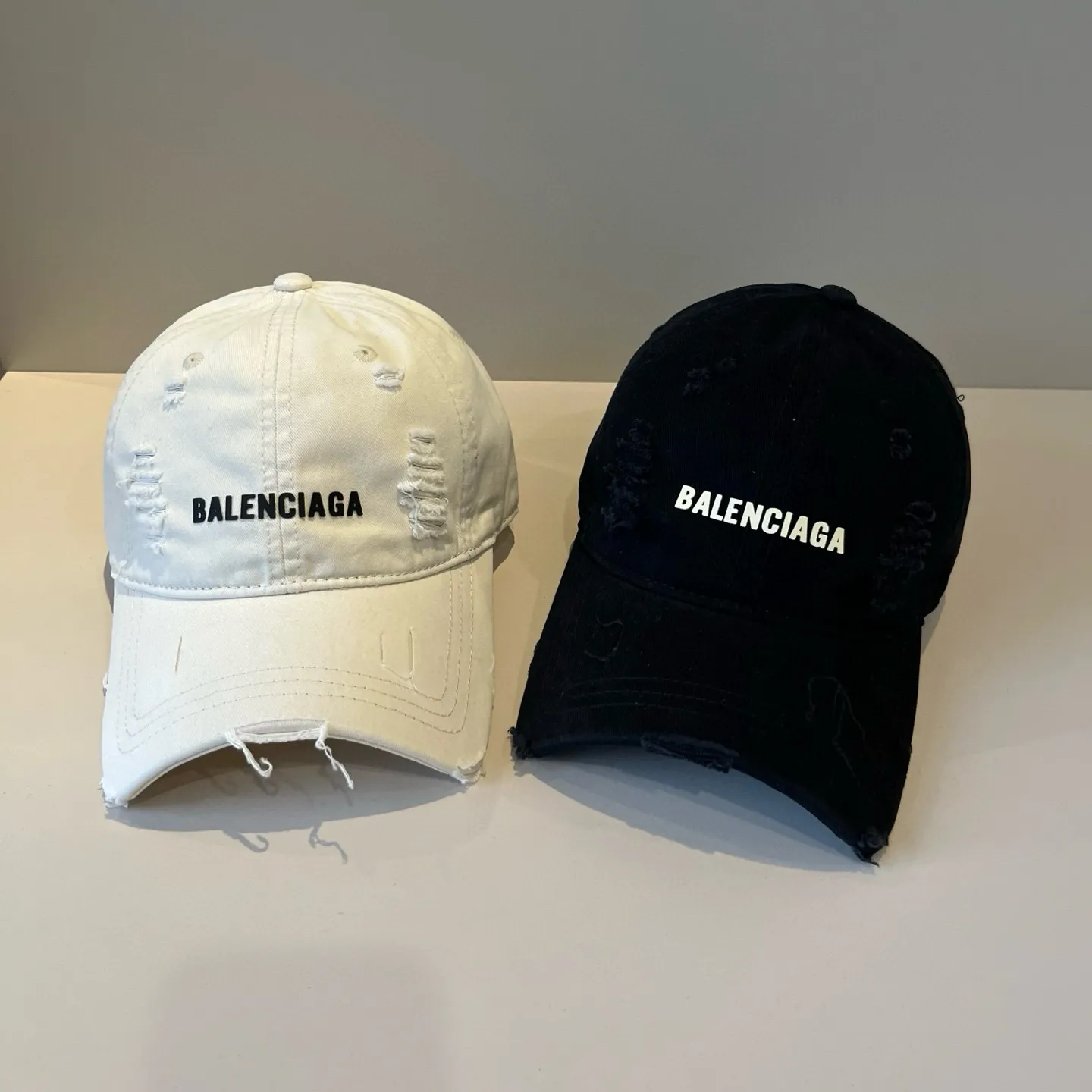 P56 BALENCIAGA new logo baseball cap, cool colors, different styles for men and women, the first batch will be shipped first! A must-buy for Paris fans!