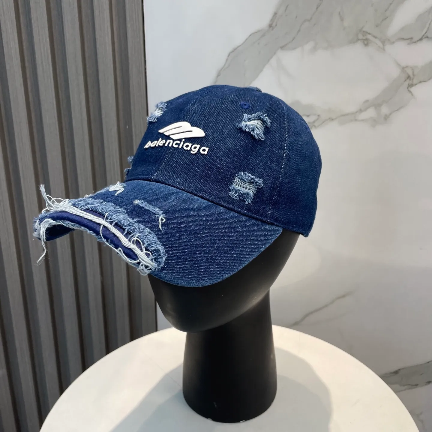P66 Balenciaga (Balenciaga) new washed distressed ripped denim baseball cap Newly launched washed denim series, casual and versatile wardrobe matching artifact