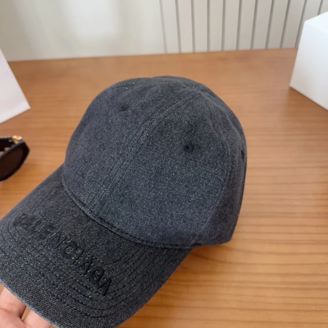 💰70 Sunshade and Sunscreen Artifact｜New sunshade Balenciaga* bucket hat, classic trendy and cool style, so nice👍😍 It’s so good-looking that you don’t need it 😉 Huge sun protection ❗️ Huge versatility ❗️ Huge face, small face 😉