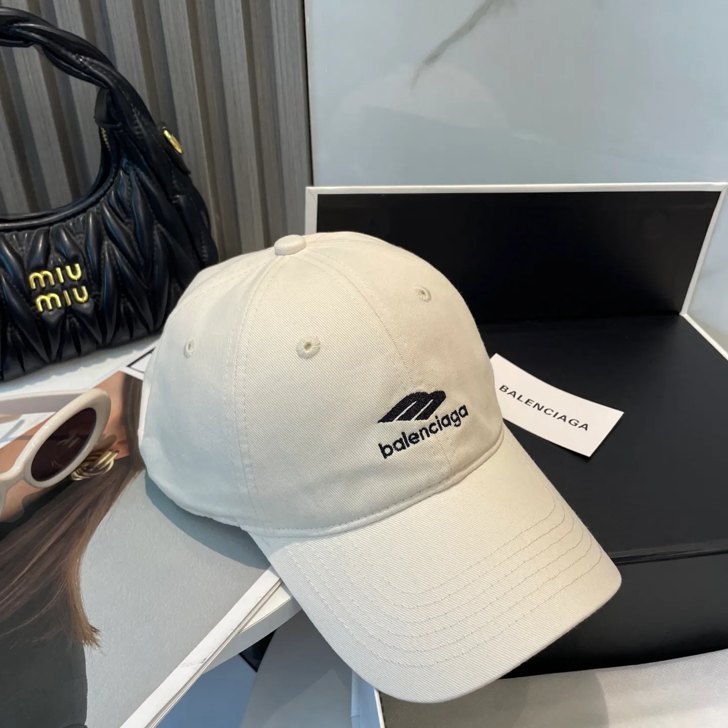 P60 BALENCIAGA Balenciaga's new embroidered logo baseball cap, cool colors, different styles for men and women, the first batch will be shipped first! A must-buy for Paris fans!