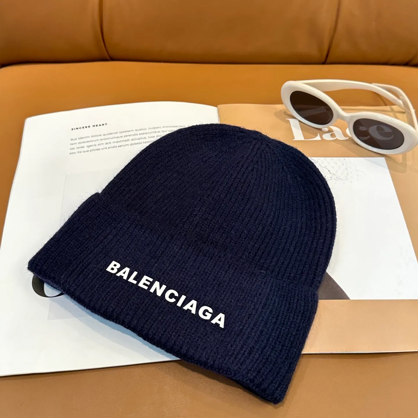 P56 Balenciaga new letter knitted hat! Xiaohongshu’s hottest selling item! Dress well! The same style for men and women, fashionable and popular🌸First-class quality, the best brand to keep warm in autumn and winter, order now, limited edition