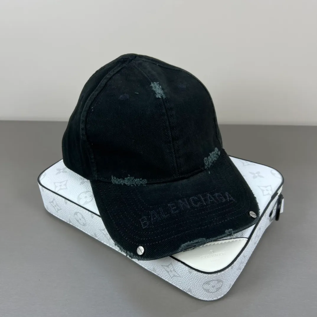 P60 Balenclaga official website new product Balenciaga new baseball cap ready for delivery in seconds🧢Simple, fashionable, super invincible and beautiful hat! Couple style! The advantages of the original product compared to other hats,