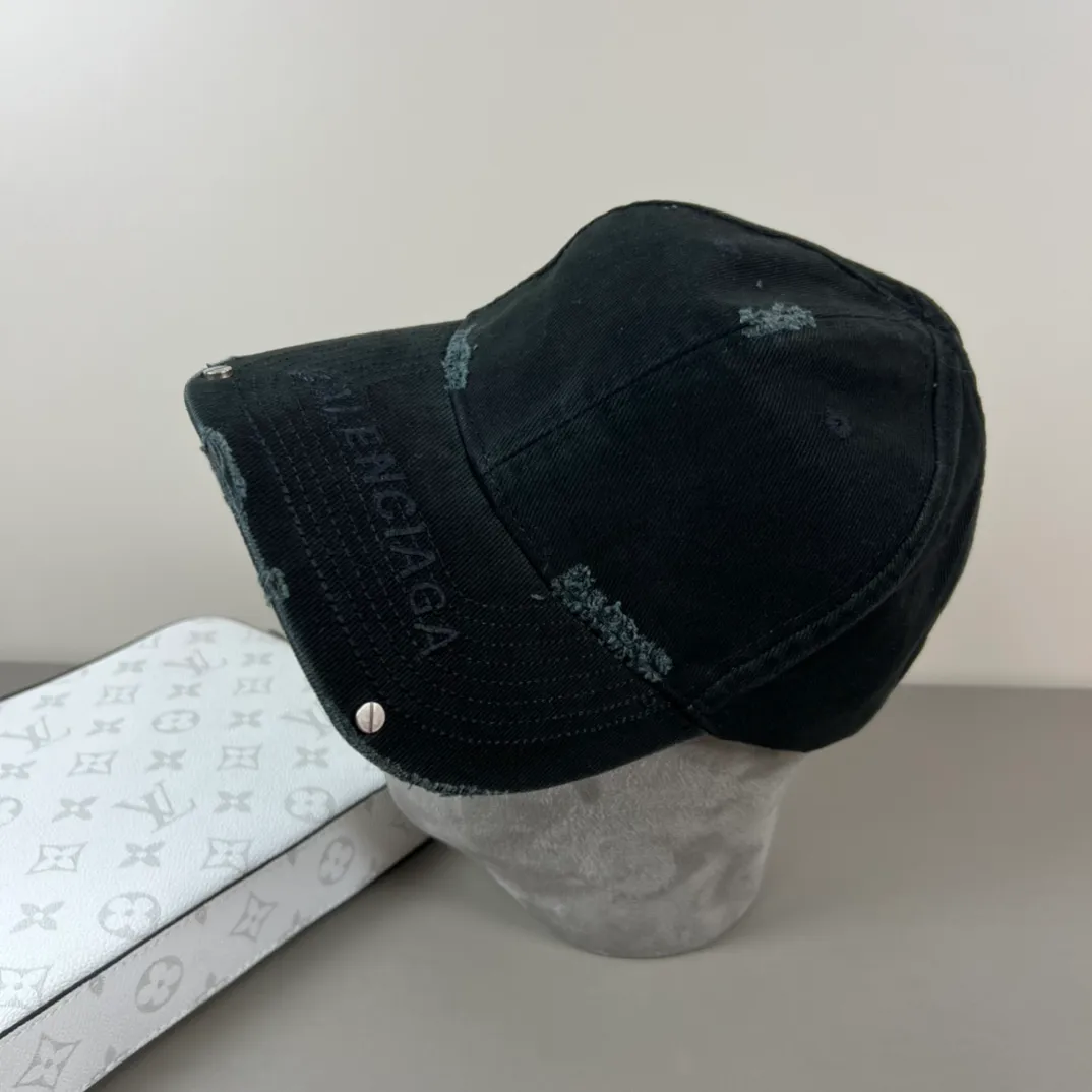 P60 Balenclaga official website new product Balenciaga new baseball cap ready for delivery in seconds🧢Simple, fashionable, super invincible and beautiful hat! Couple style! The advantages of the original product compared to other hats,
