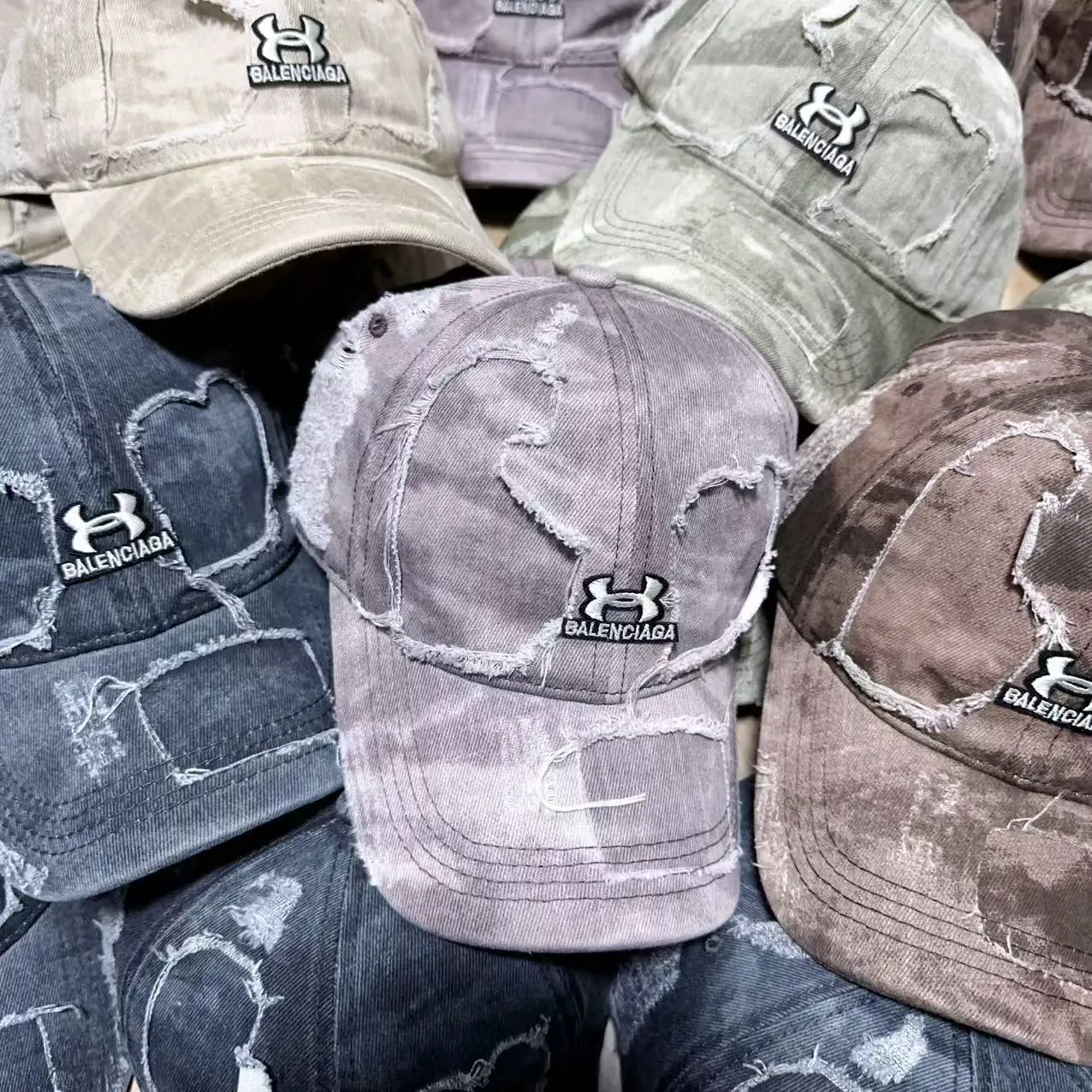 Private message for price inquiry! Balenciaga ripped baseball cap