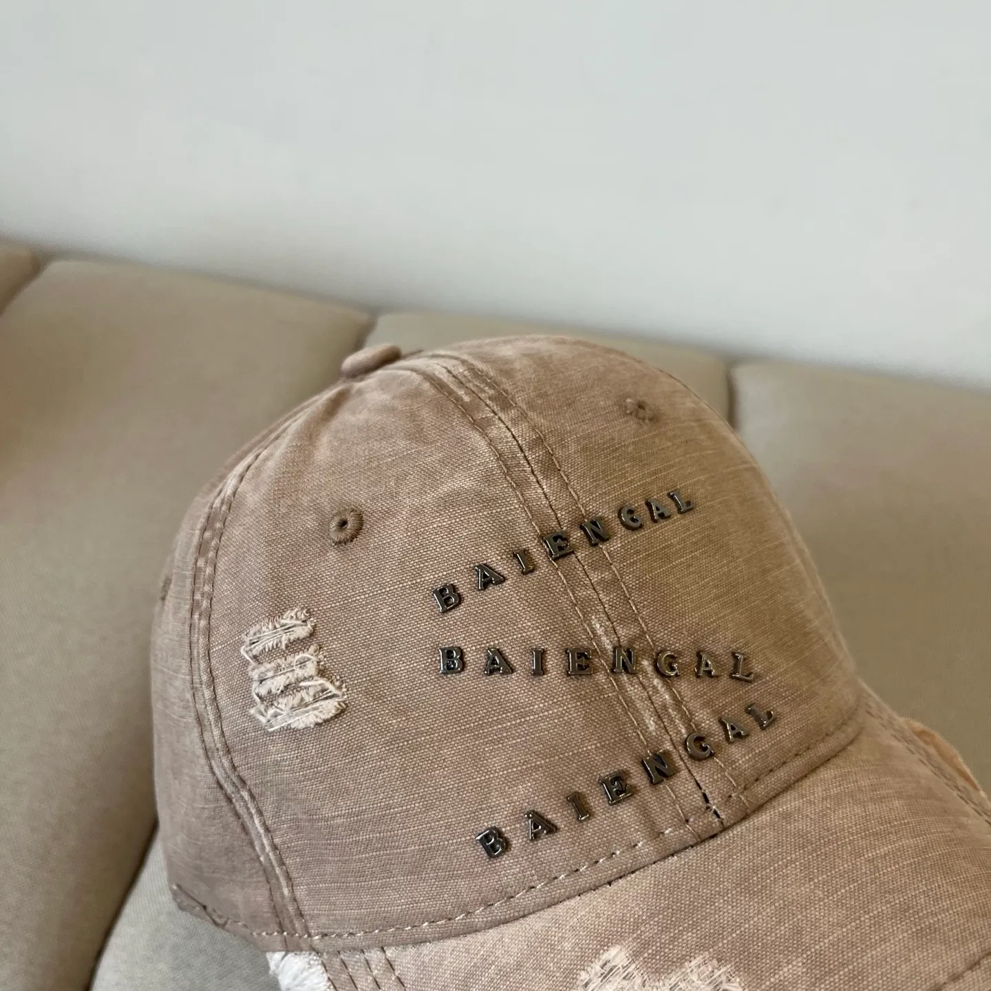 P74 BALENCIAGA new logo baseball cap, cool colors, different styles for men and women, the first batch will be shipped first! A must-buy for Paris fans!