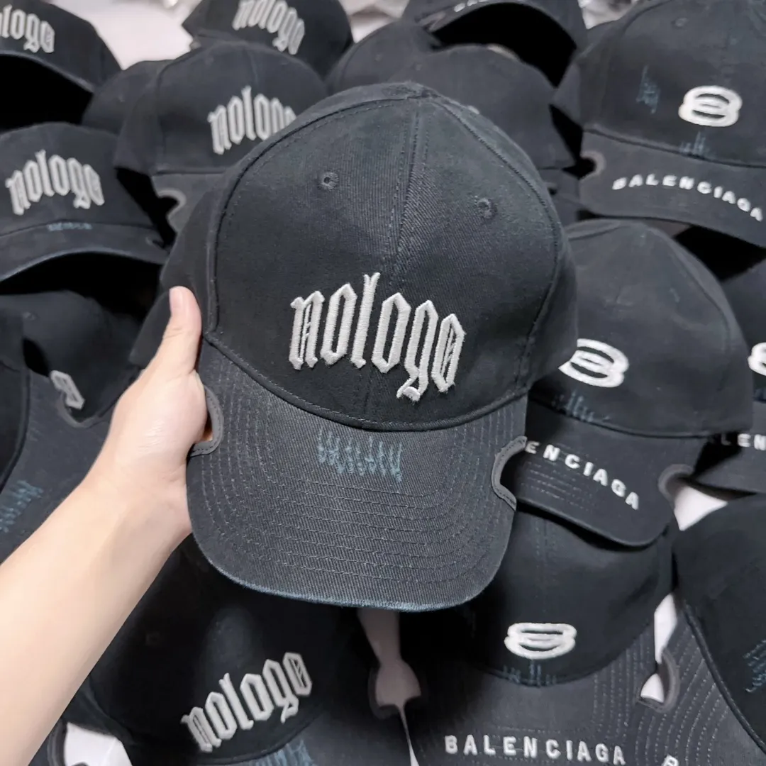 The hottest Balenciaga high version baseball cap