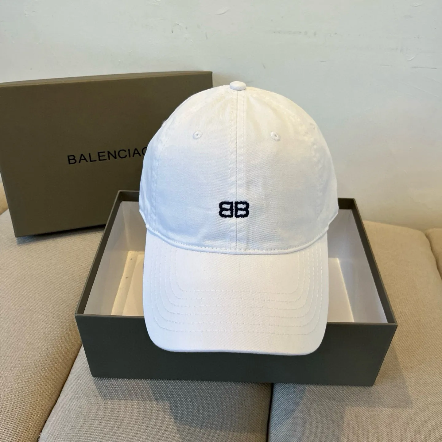 P60 BALENCIAGA new logo baseball cap, cool colors, different styles for men and women, the first batch will be shipped first! A must-buy for Paris fans!