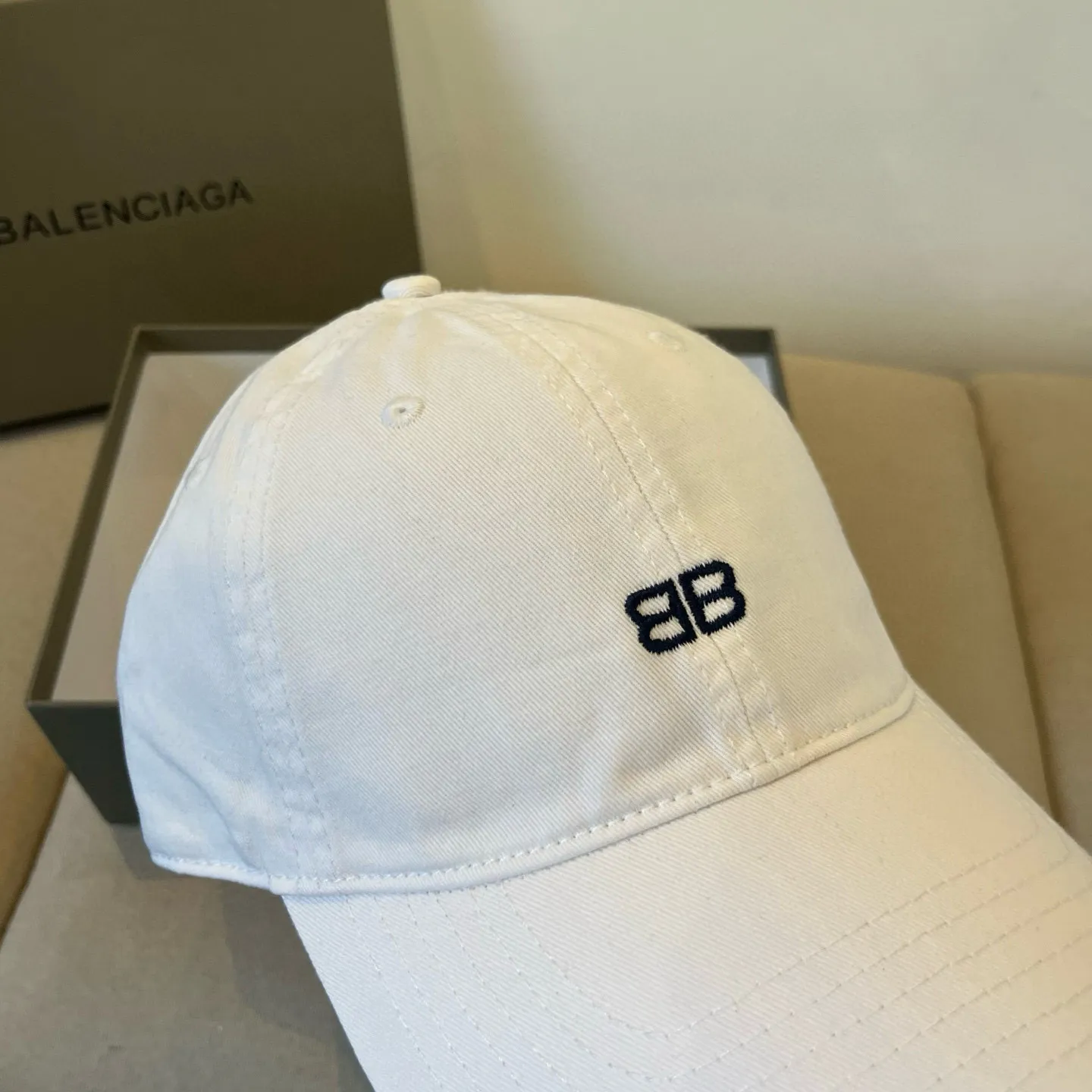 P60 BALENCIAGA new logo baseball cap, cool colors, different styles for men and women, the first batch will be shipped first! A must-buy for Paris fans!