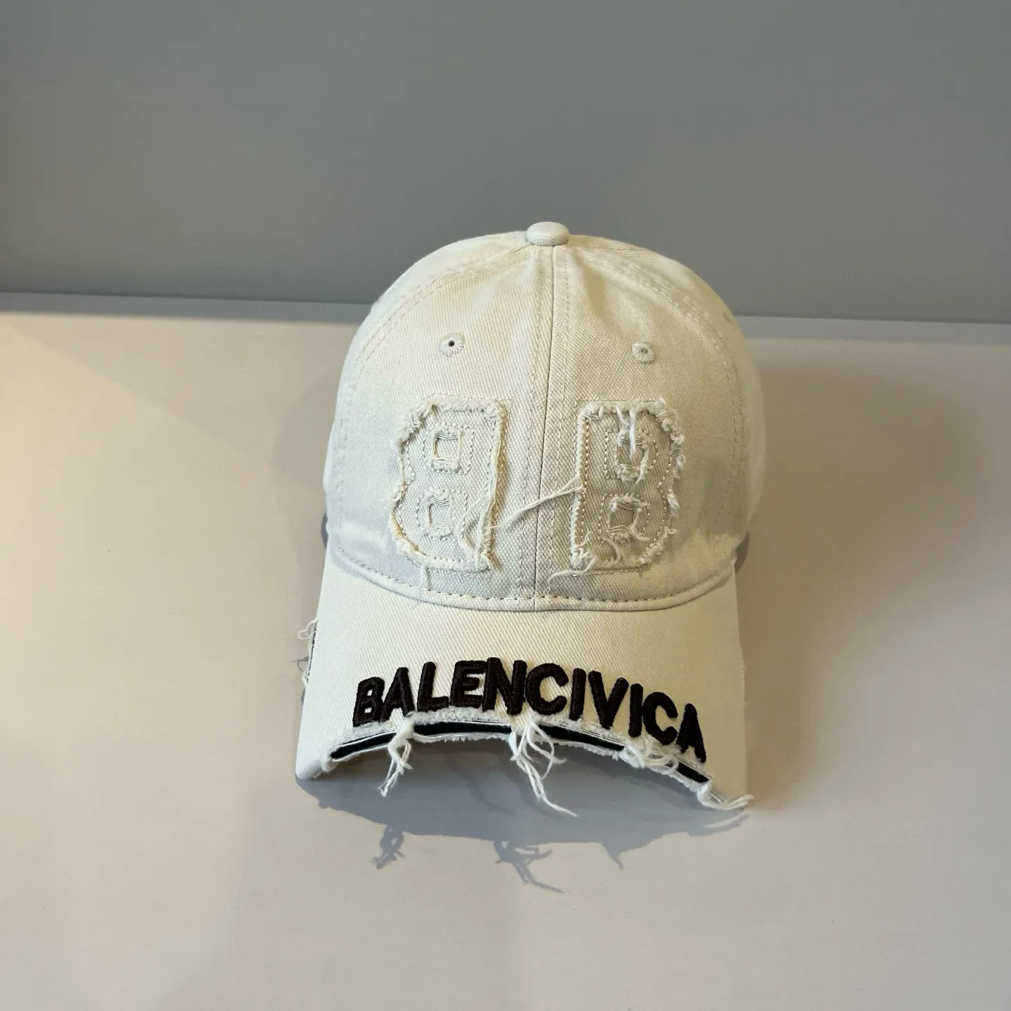 P56 BALENCIAGA new logo baseball cap, cool colors, different styles for men and women, the first batch will be shipped first! A must-buy for Paris fans!