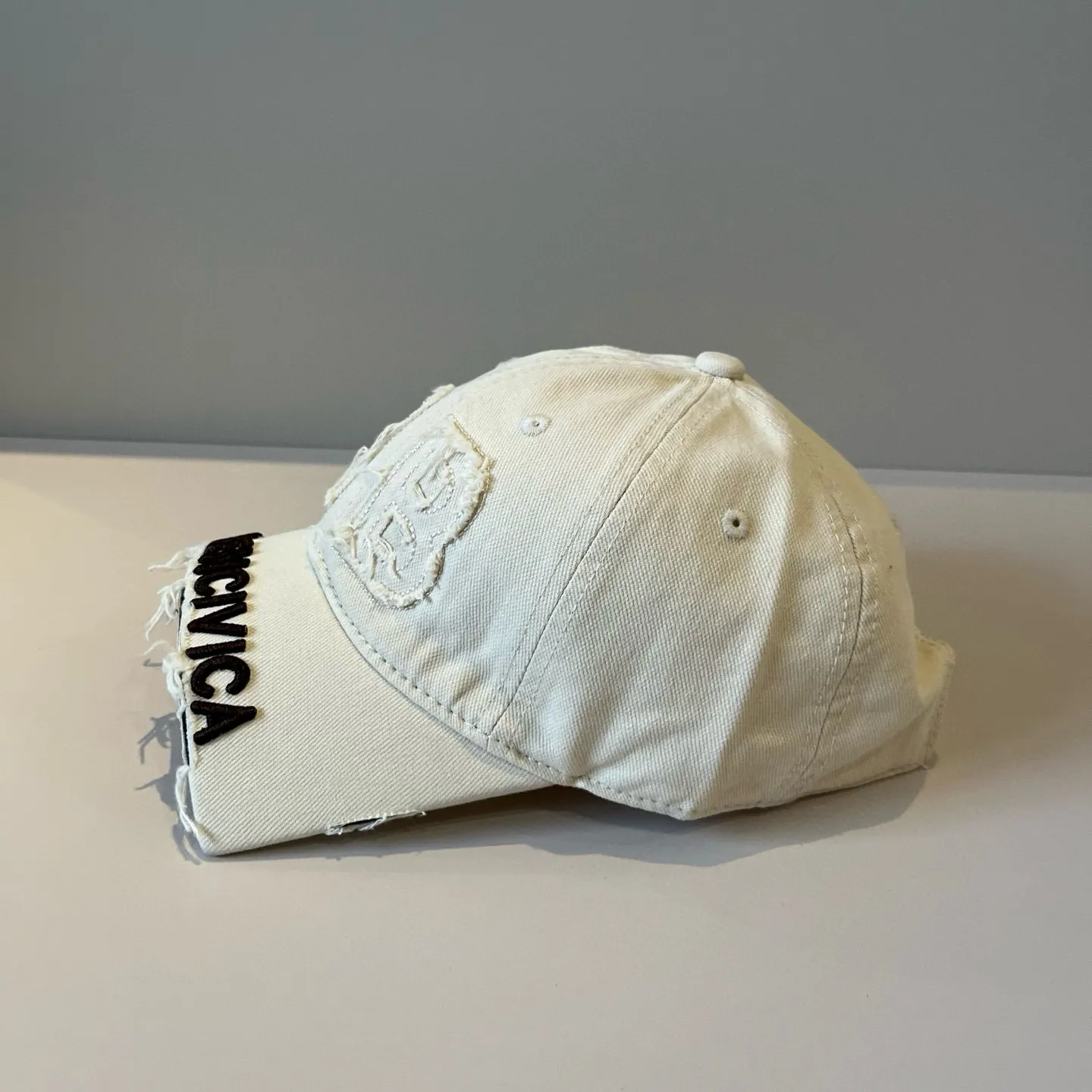 P56 BALENCIAGA new logo baseball cap, cool colors, different styles for men and women, the first batch will be shipped first! A must-buy for Paris fans!