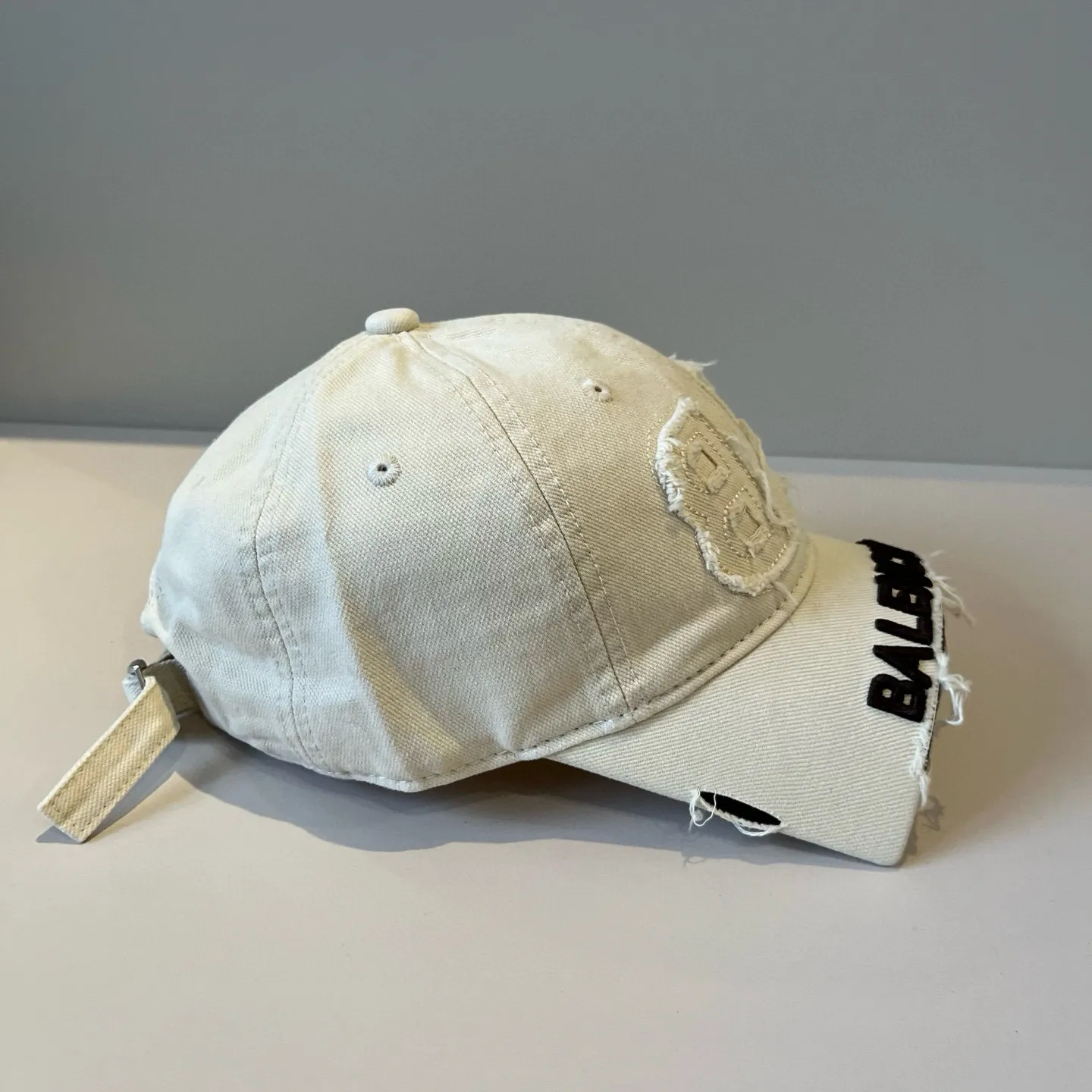 P56 BALENCIAGA new logo baseball cap, cool colors, different styles for men and women, the first batch will be shipped first! A must-buy for Paris fans!